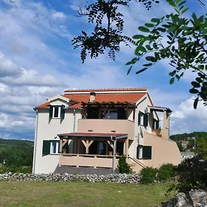 apartmani-carnizza.hotelinzadar.com/